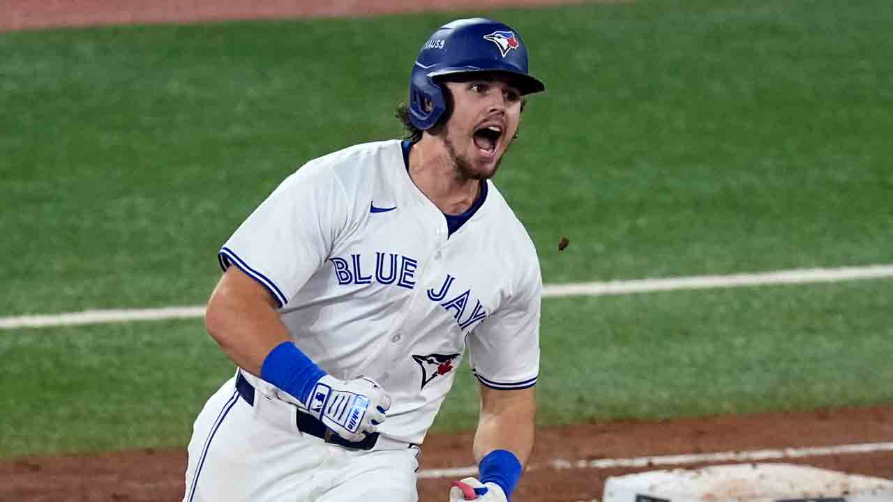 Barger provides ‘swing of the game,’ powers Blue Jays’ offence