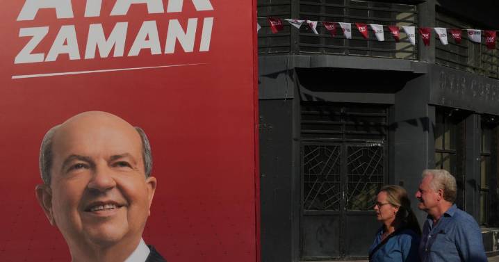 Los turcochipriotas votan en comicios vistos como una decisión entre acercarse a Turquía o a la UE