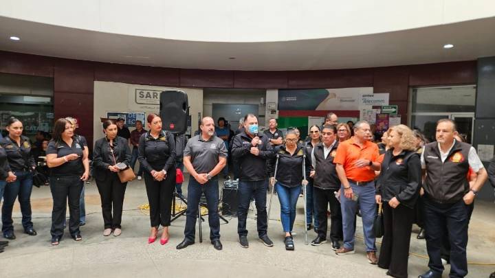 Hacen sindicalizados paro y plantón; ofrecen pagarles