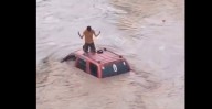 Joven atrapado en inundación reza sobre su camioneta en Veracruz [VIDEO]