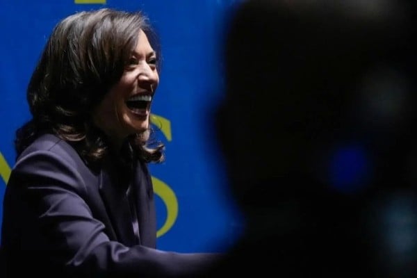 Sugiere Kamala Harris que buscaría candidatura presidencial