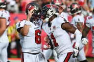 Baker Mayfield tosses 2 touchdown passes and the Buccaneers beat the 49ers 30