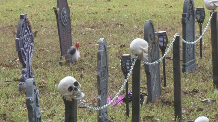 'Very, very irritated' | Several Macon homes' Halloween decorations stolen across multiple neighborhoods
