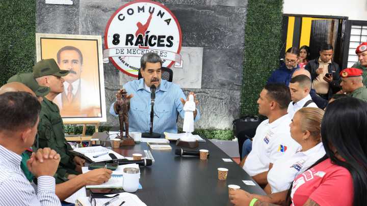 Maduro impulsa el autogobierno popular al inaugurar sala en Caracas y conmemorar el Golpe de Timón