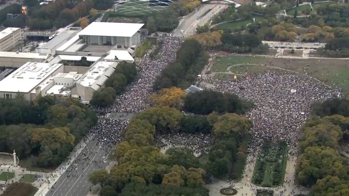 ‘No Kings’ rally at Grant Park closes downtown streets