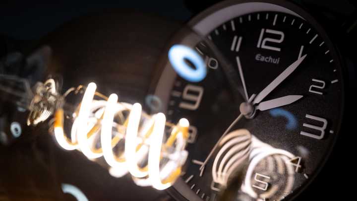 Cambio de hora octubre de 2025: ¿Cuándo pasamos al horario de invierno? ¿Amanece antes o más tarde?