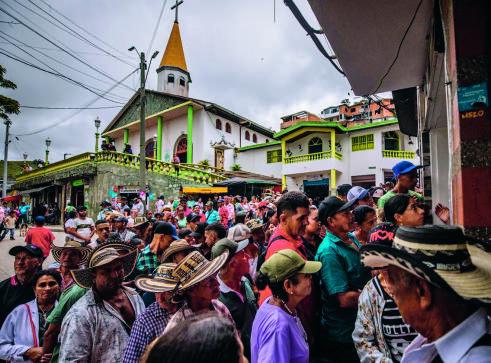 Desplazamiento en Briceño, Antioquia: así vive el 25% de los habitantes “atrapado” en el parque