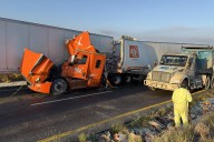 Revisaba su camión y tráiler lo embiste, terminado con su vida, en la carretera Saltillo
