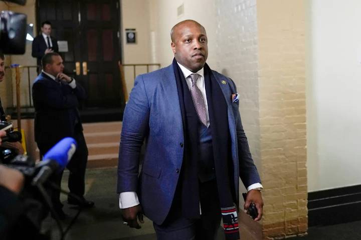 El representante Wesley Hunt se postula para el Senado de los Estados Unidos en Texas, desafiando a los líderes republicanos para enfrentarse a Cornyn y Paxton