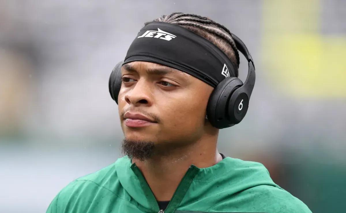 Jets forced to make tough QB1 decision after key update on Justin Fields, Tyrod Taylor