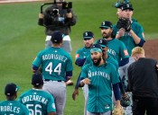Eduard Bazardo logró su primera victoria en Postemporada y lidera el triunfo de Seattle sobre Toronto