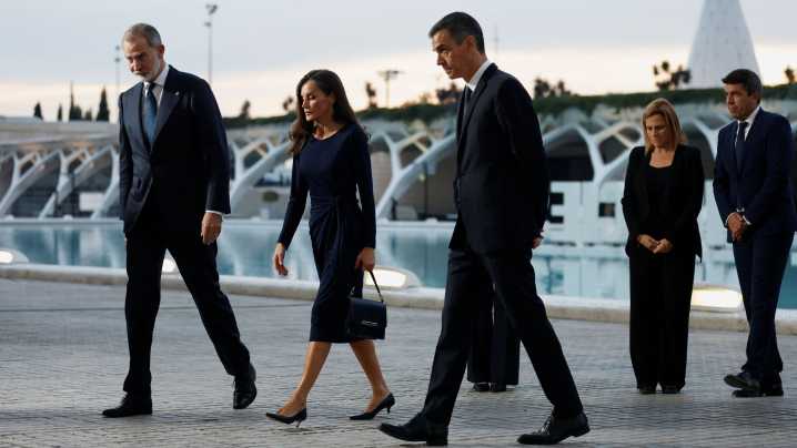 El rey expresa su "dolor sincero" a las víctimas de la dana y pide analizar "las causas de la tragedia" para que no "se repita"