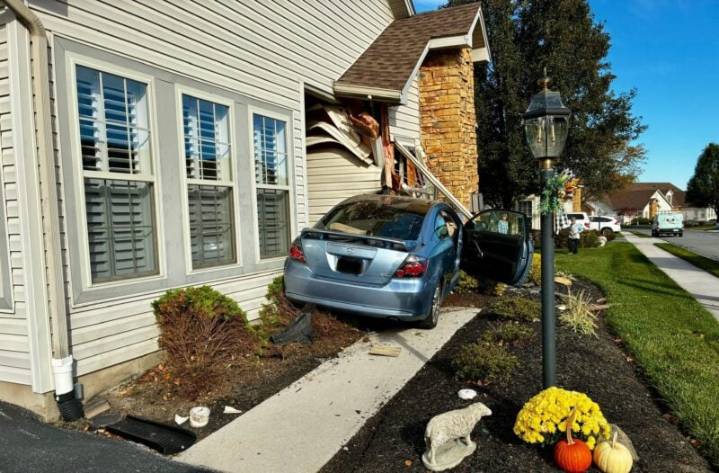 Car slams into multi-family home, driver hospitalized after crash in Weathersfield Drive neighborhood