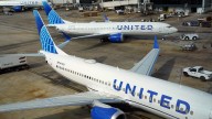United Airlines flight diverts after windscreen cracks mid