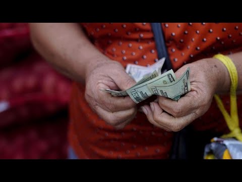 Americans think economy's getting worse, CBS News poll shows