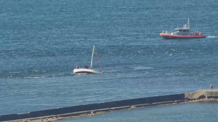 WATCH: Boaters rescued after boat partially capsizes in Niagara River