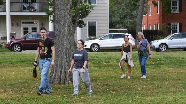 USD students, professors walk out of classes for free speech vigil