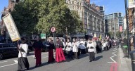 Dos mil fieles rezan el rosario en Londres para reparar «los pecados de la Reforma que alejan a tantas almas de Dios»