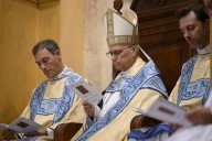 Pope Leo XIV joins Australian community in Rome for evening prayer