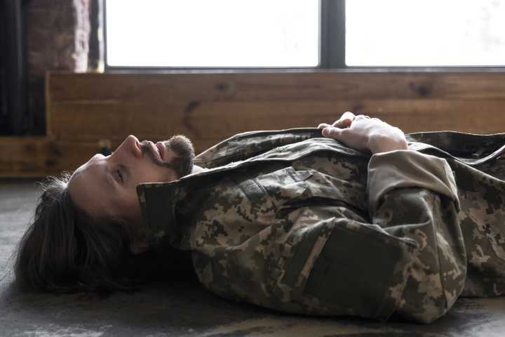 Este truco militar les ayuda a dormir en 2 minutos: ¿Sirve para todo el mundo?
