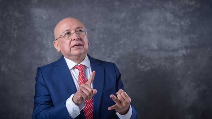 Procuraduría abre investigación contra el ministro de Justicia Eduardo Montealegre por participación en política