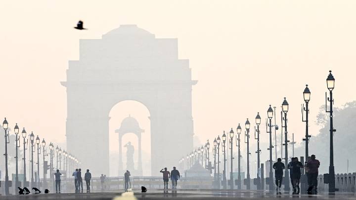 Delhi News live updates: Delhi’s air quality dips to ‘very poor'; Anand Vihar enters ‘severe’ zone