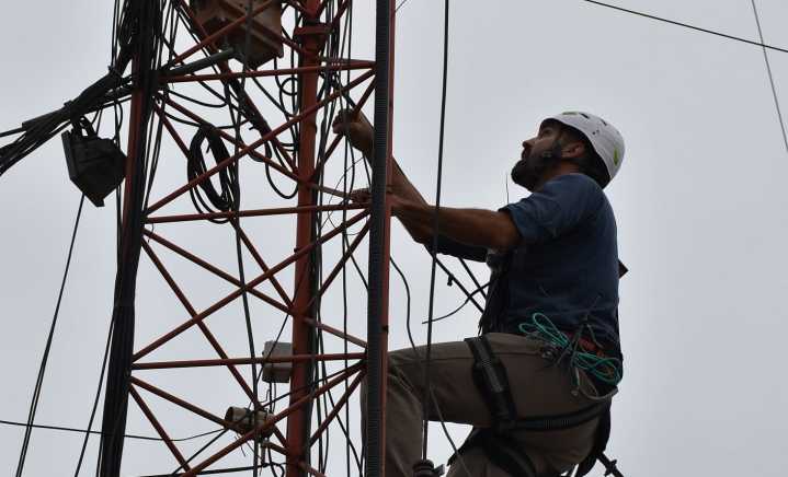 Revés para Clarín: juezas avalan el embargo para cobrar por las antenas de celulares en Santa Rosa