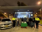 Capturan a ladrones que intentaban ingresar a una vivienda con una escalera humana en Bogotá