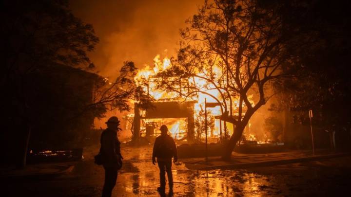 Arrestan y acusan a un sospechoso por el mortal incendio de Palisades, según las autoridades