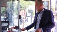 Sanz condena la agresión al conductor de Tussam y garantiza apoyo judicial