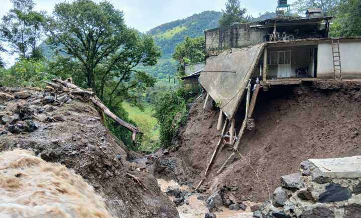 Suman 64 muertos y 65 desaparecidos por lluvias en cuatro estados: CNPN