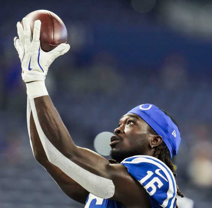 See the fans, game action as Colts take on Raiders in NFL Week 5