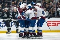 Martin Necas scores 2 goals, and the Avalanche rout the Kings 4-1 in a dominant season opener – Winnipeg Free Press