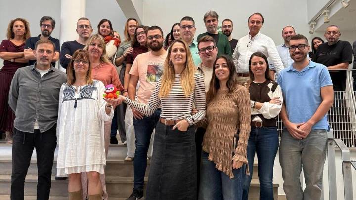 Nica, la muñeca que da voz a las enfermedades raras en los niños, llega a la redacción de Levante