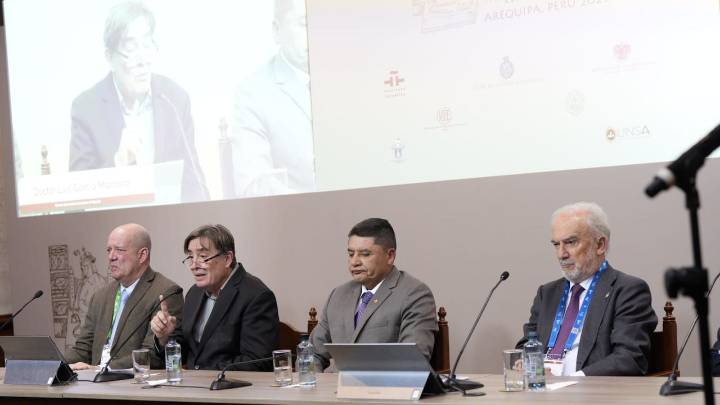Sigue la guerra: García Montero «espera» al sucesor de Muñoz Machado