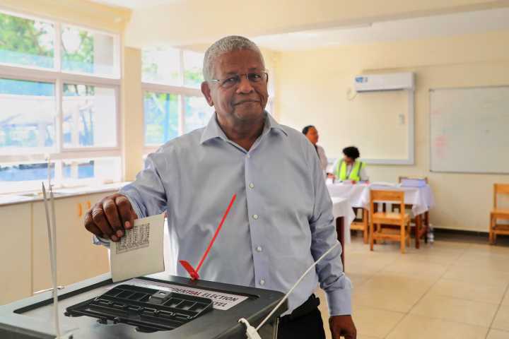 Seychelles votes in  tight runoff election