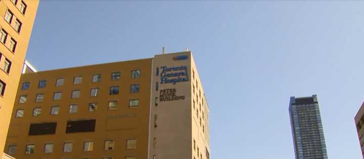 Historic heart transplant using a heart that stopped beating, conducted in Canada