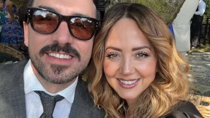 Andrea Legarreta levanta rumores de romance tras aparecer junto a este joven en una boda