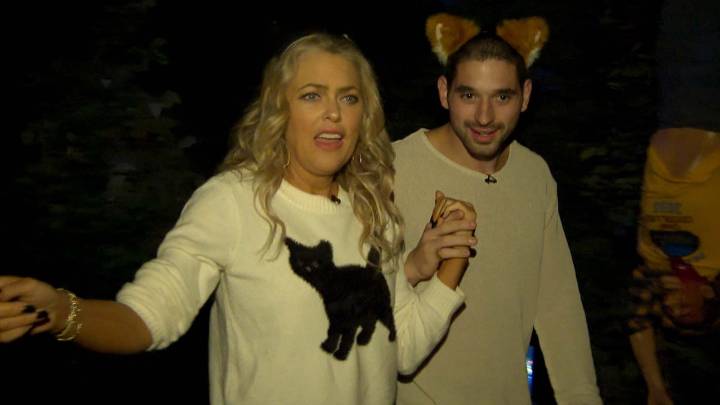 Watch 'DWTS' Pair Elaine Hendrix and Alan Bersten Survive a Halloween Maze!