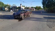 Choque entre colectivo y auto dejó un herido con corte en la cabeza