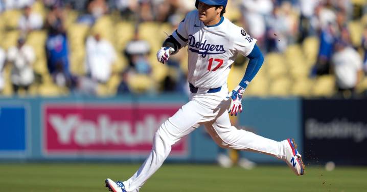 Dodgers near repeat World Series trip, beat Brewers 3-1 behind Glasnow, Edman for 3