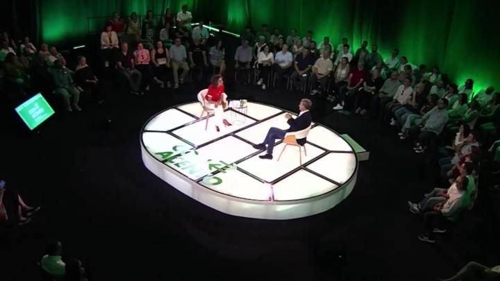 Montero afirma que "no vamos a consentir" que "nos quiten" el "orgullo" de la sanidad pública: "Nos jugamos la vida"