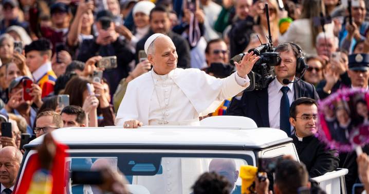 Pope Leo XIV trolls Chicago Cubs at Vatican