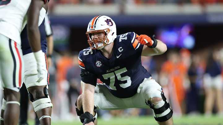 Auburn football OL Connor Lew out for season after injury vs. Missouri