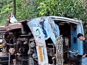 Subrahmanya: 22 injured as wedding tempo overturns near Bisle Ghat
