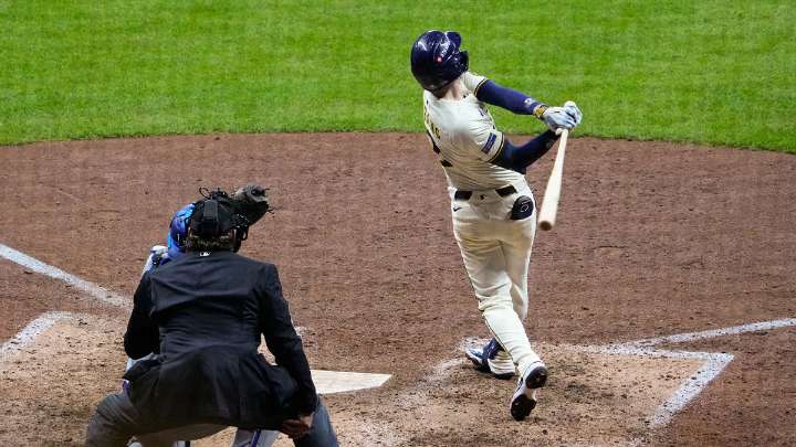 Brewers manager Pat Murphy weighs in on Brice Turang avoiding HBP in the 9th inning