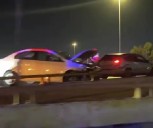 Conductor pierde el control de su unidad y se estrella contra muro de contención de Salvador Nava a Carretera 57