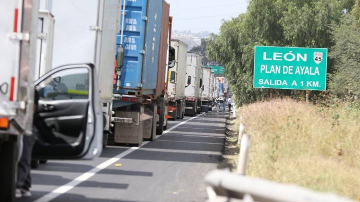 Varados y empáticos: Las historias que dejan los bloqueos carreteros en Guanajuato