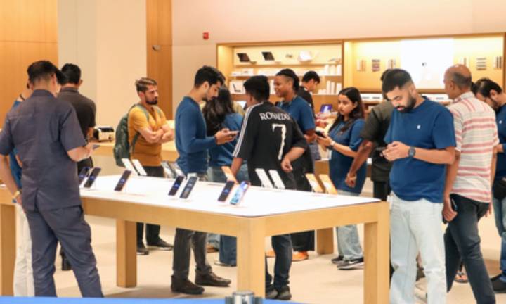 Apple ships record 4.9 million iPhones to India in Q3 2025