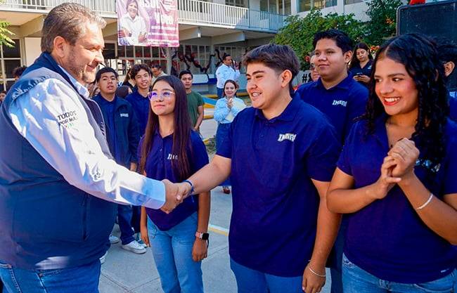 Apoya Tomás Gutiérrez la educación a través del programa “En Tu Escuela Tú Eliges”